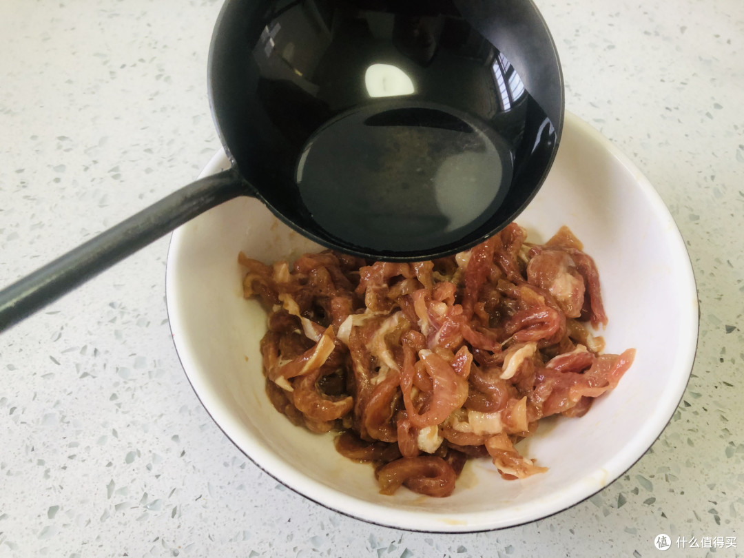 做鱼香肉丝时,有3个步骤是关键,多加一步都能使肉丝美味翻倍