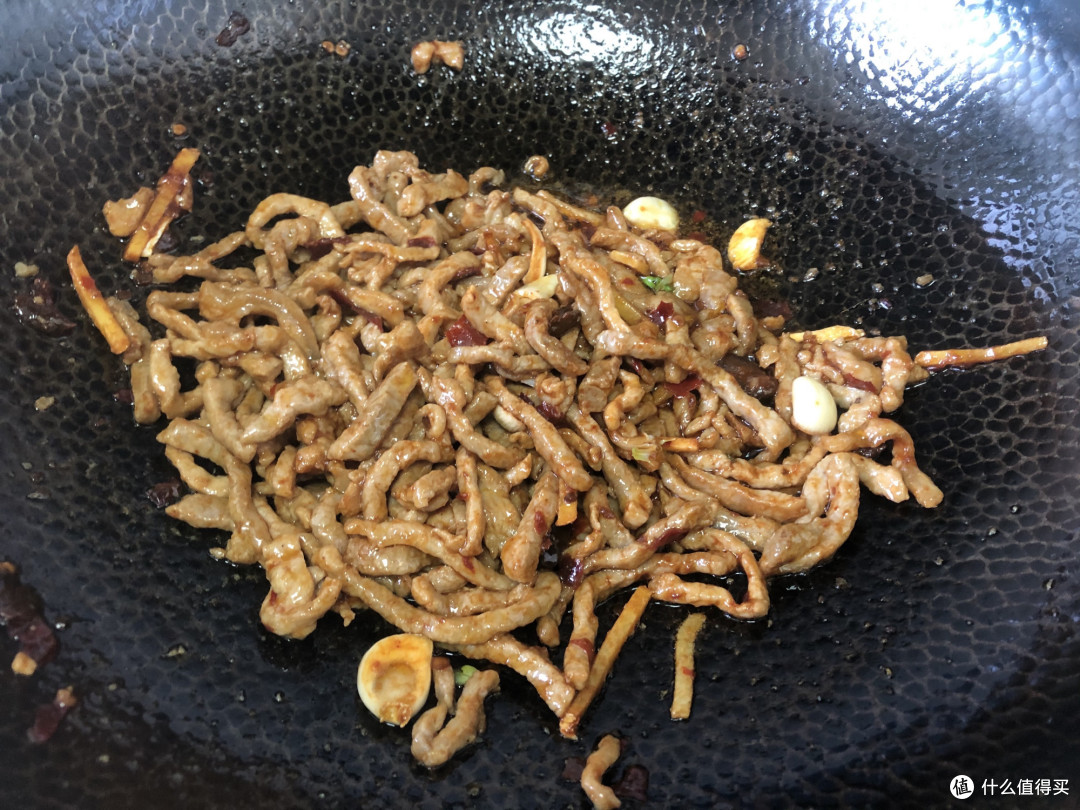 做鱼香肉丝时,有3个步骤是关键,多加一步都能使肉丝美味翻倍