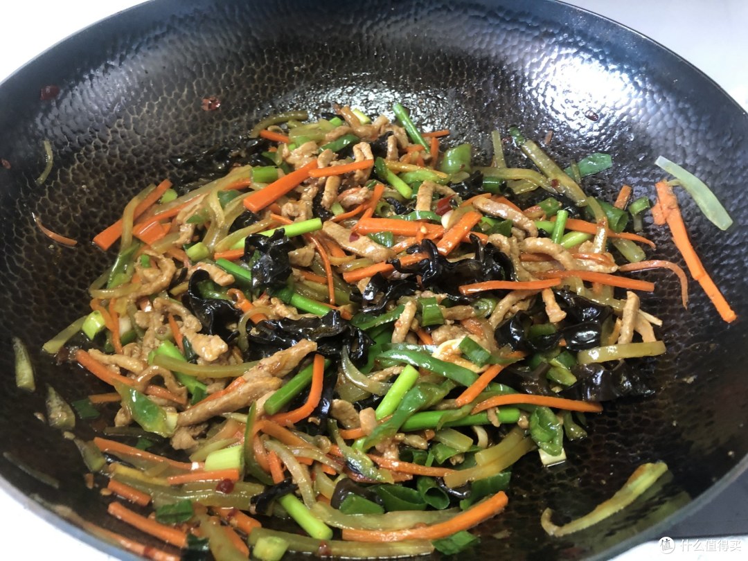 做鱼香肉丝时,有3个步骤是关键,多加一步都能使肉丝美味翻倍