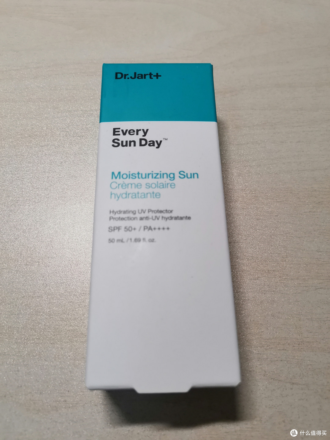 蒂佳婷防晒,蓝白主色调,看着干净