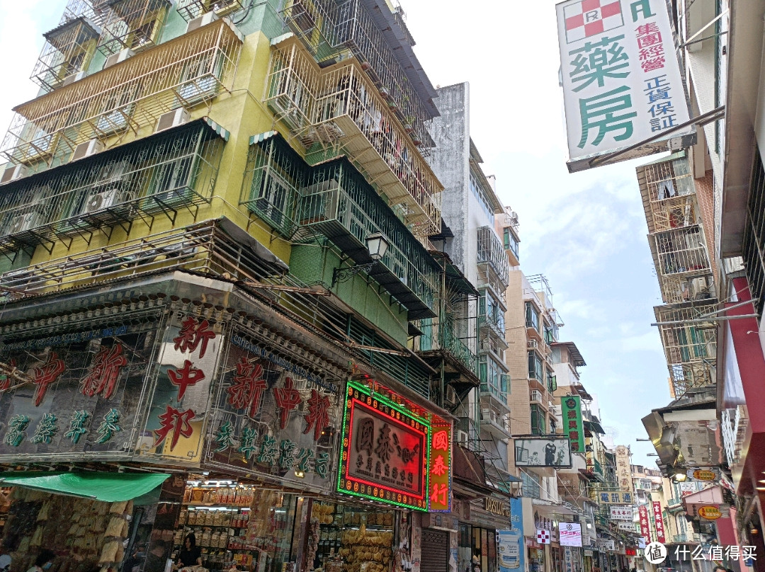 这街景，是不是更像香港了？