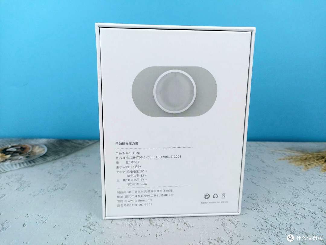 握在手里的感觉也非常有质感，主机选用了TPU的材质，手感很舒适。贴片PU皮革面料质地舒适柔软，就算是脏了也很方便清理，整体拆卸也比较简单。