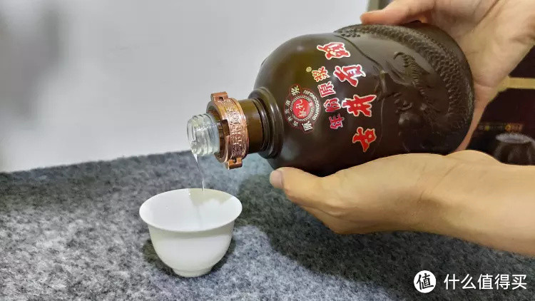 携友小聚一品酒中牡丹，用心佳酿会饮聚开怀