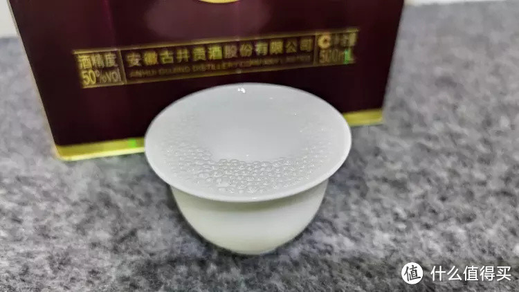 携友小聚一品酒中牡丹，用心佳酿会饮聚开怀