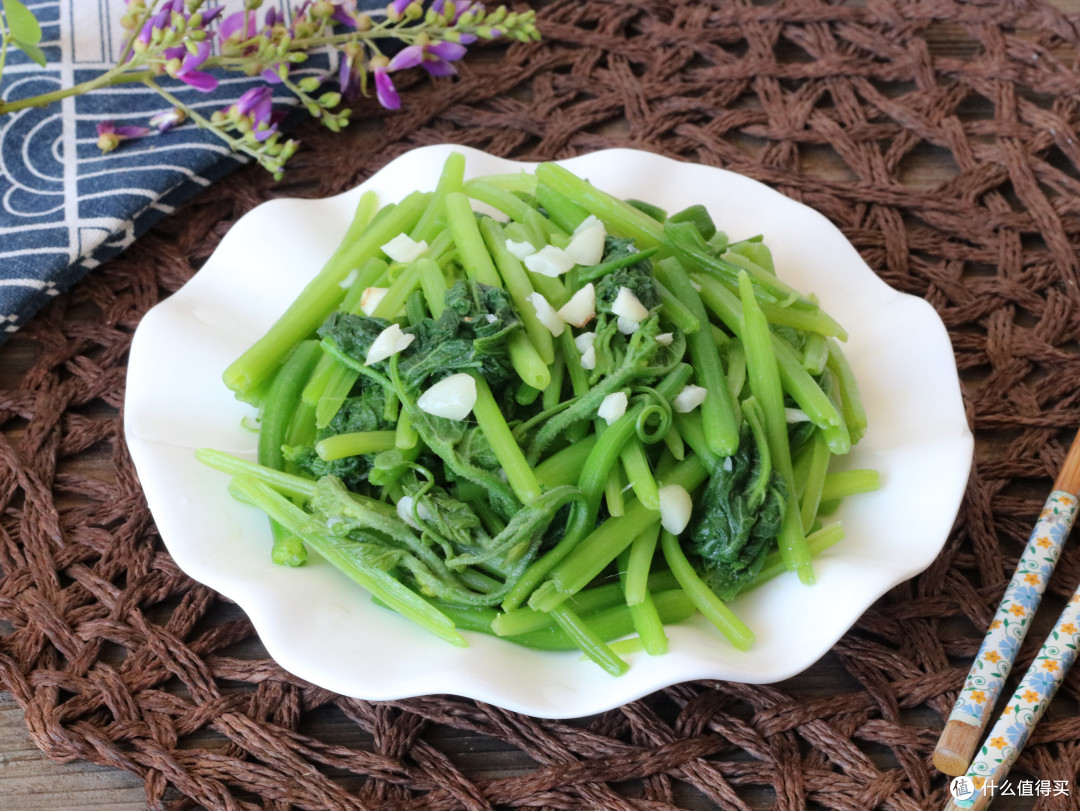 北方的喂猪菜,却是南方人爱吃的“长寿菜”,简单一炒比肉还好吃