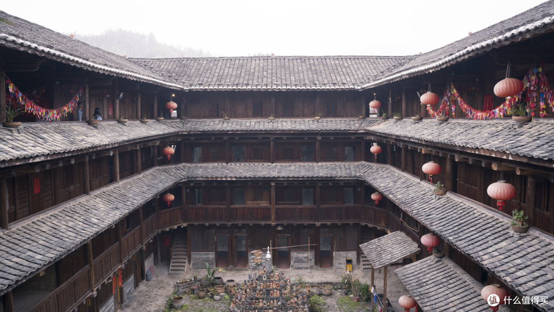 这个是怀远楼旁边的土楼博物馆，另外付费，每个房间里都有展示品，没人，拍照更适合一点，不过我没长焦头，随便拍拍了