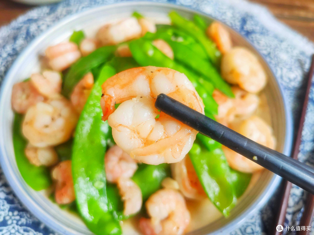 夏天虾仁这样吃,鲜美不油腻,5分钟炒一盘,吃光也不怕长肉