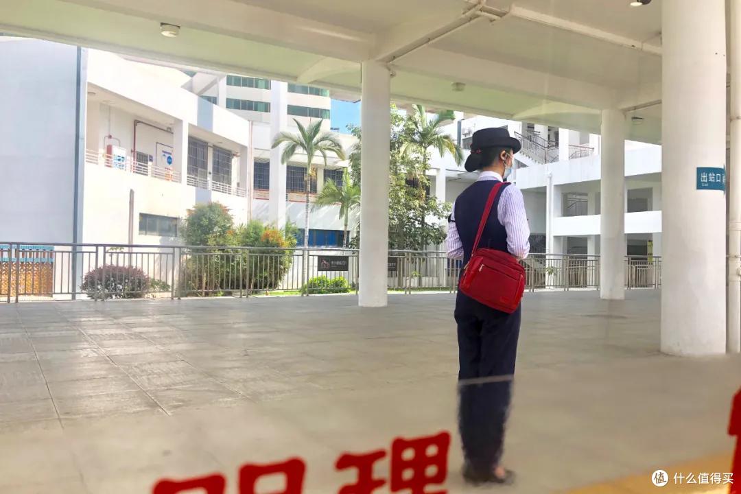 这座待爆的海滨小城真的坑吗?