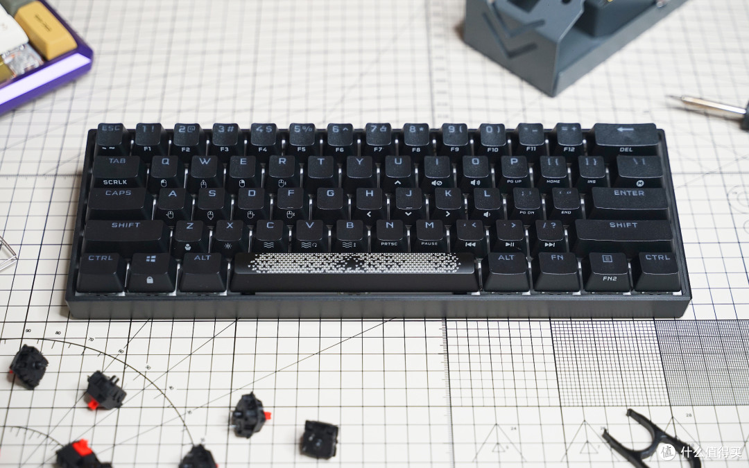 短小精悍速度快,海盗船 K65 RGB MINI 机械键盘