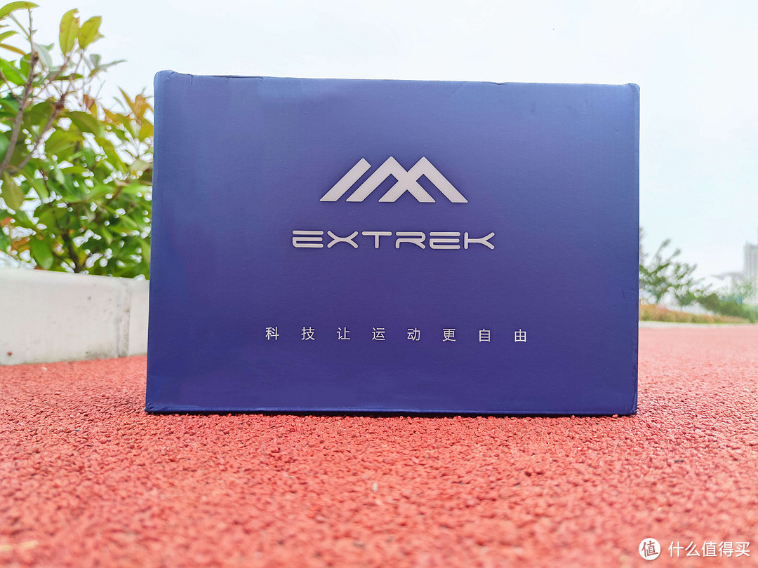 网布鞋面,舒适透气,高效防水的户外休闲鞋