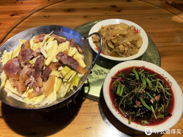鲜笋炒腊肉，炒黄瓜，炒苋菜