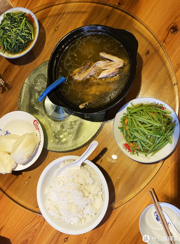 炖鸡，炒南瓜苗，炒红薯苗