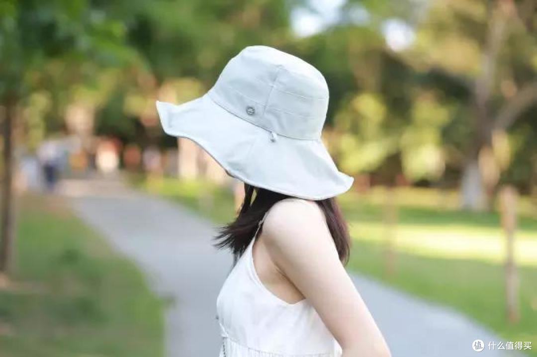 夏天戴这顶帽子,既防晒又驱蚊,百搭不挑衣