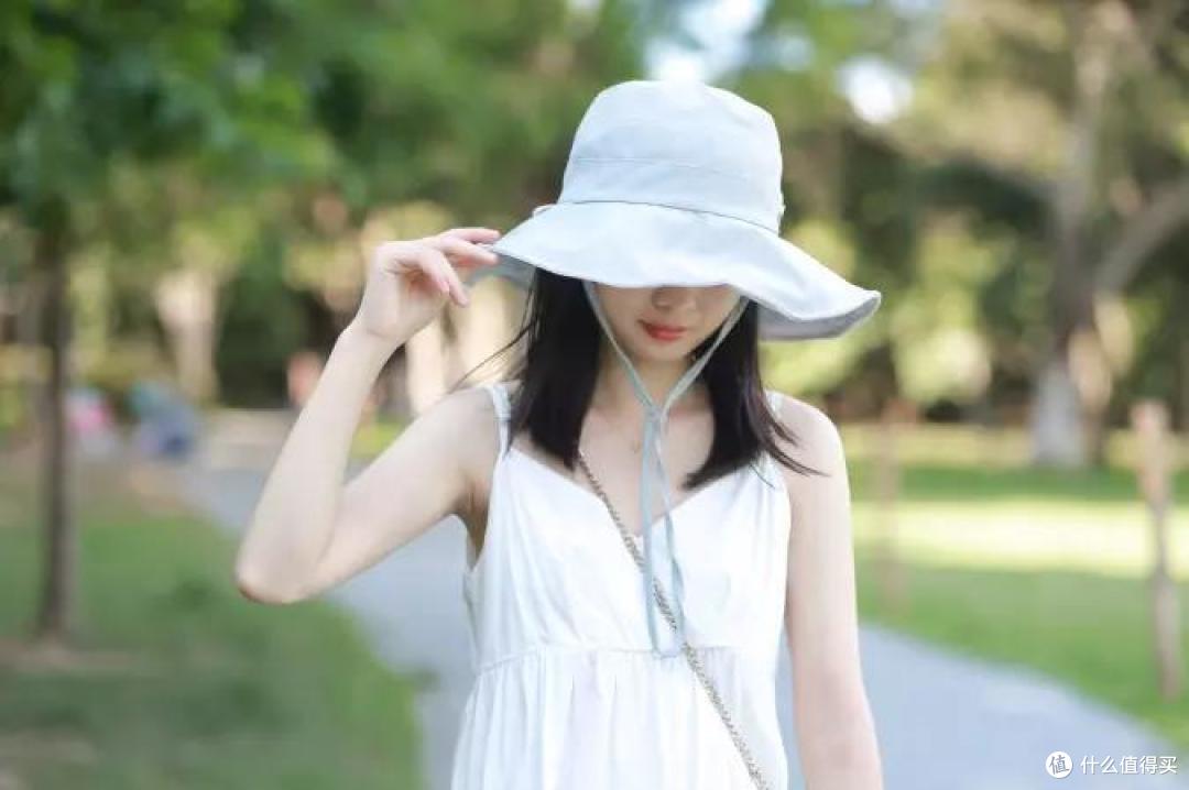 夏天戴这顶帽子,既防晒又驱蚊,百搭不挑衣