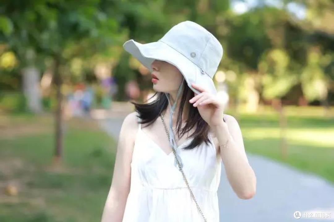 夏天戴这顶帽子,既防晒又驱蚊,百搭不挑衣