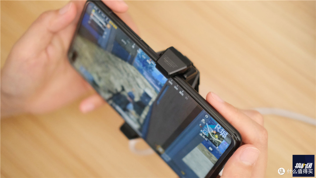 是时候升级手游装备了:黑鲨散热背夹2Pro+圈铁耳机组合体验!