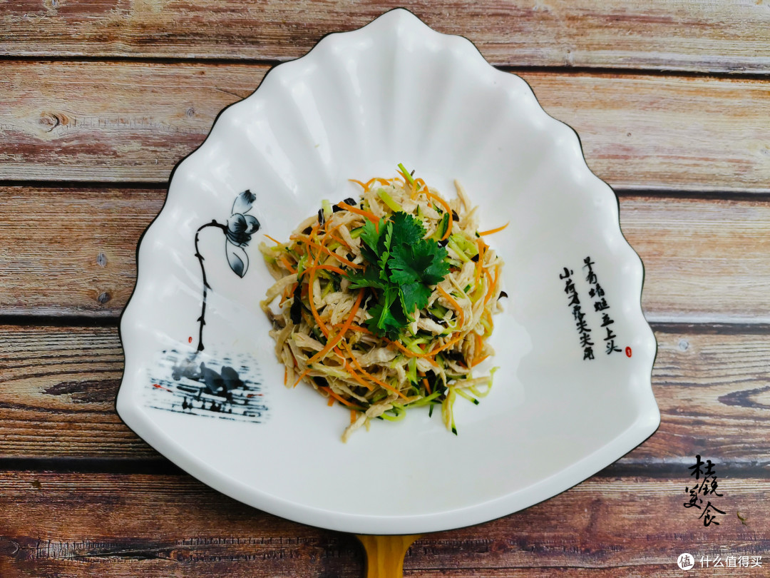 凉拌鸡丝黄瓜,卤鸡肉时牢记多加“3香3料”,鸡丝才鲜香不腥