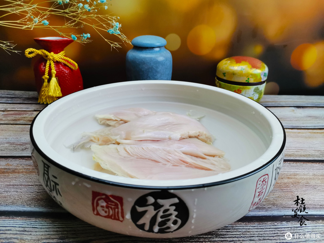 凉拌鸡丝黄瓜,卤鸡肉时牢记多加“3香3料”,鸡丝才鲜香不腥