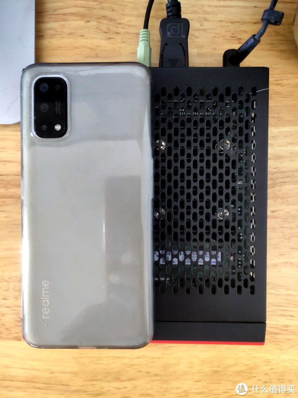 手机realme Q2 Pro,非常Mini ，比两个手机面积小