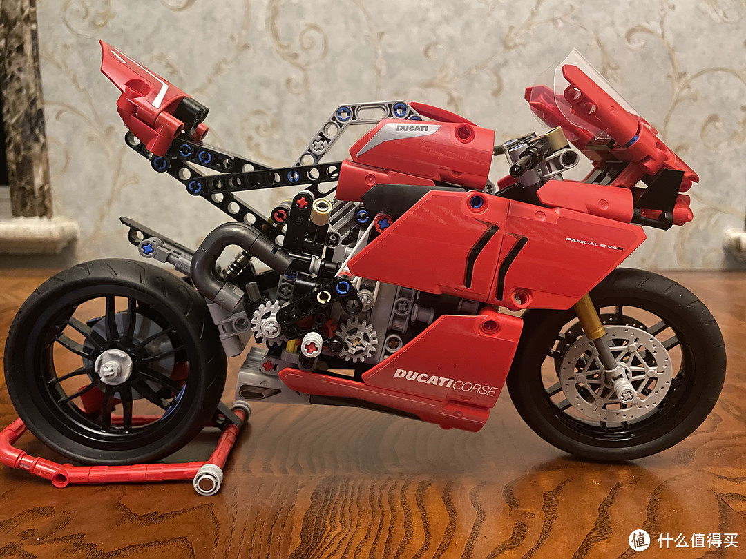 深红猛兽—乐高杜卡迪 Ducati Panigale V4拼装简评