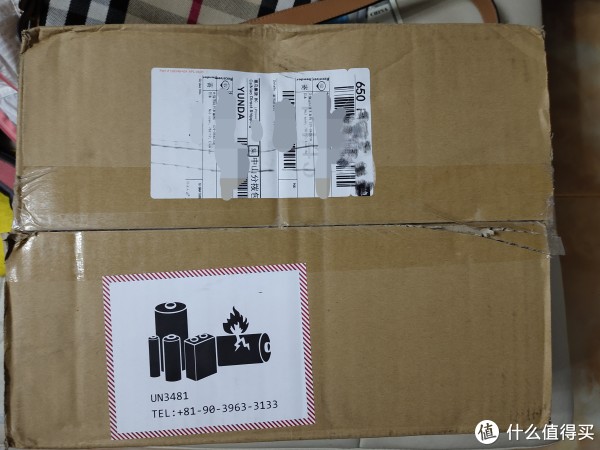 外箱上面有点压痕
