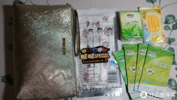 疫情期间口罩和酒精棉片成必备