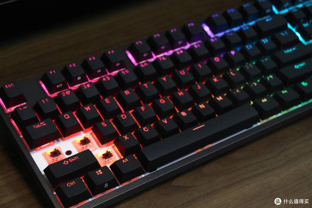 星云幻彩灯效，德国原厂樱桃轴加持：杜伽K320 RGB-NS键盘体验