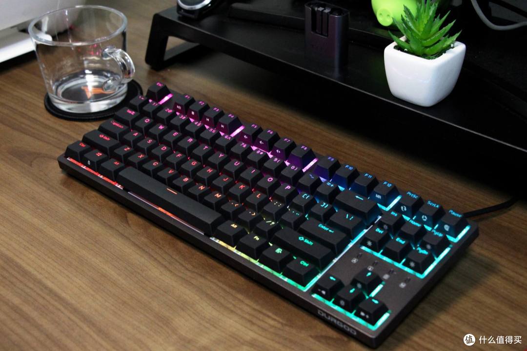 星云幻彩灯效，德国原厂樱桃轴加持：杜伽K320 RGB-NS键盘体验