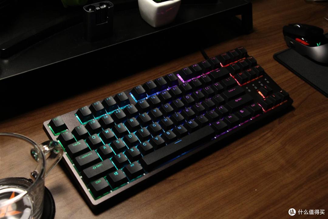 星云幻彩灯效，德国原厂樱桃轴加持：杜伽K320 RGB-NS键盘体验