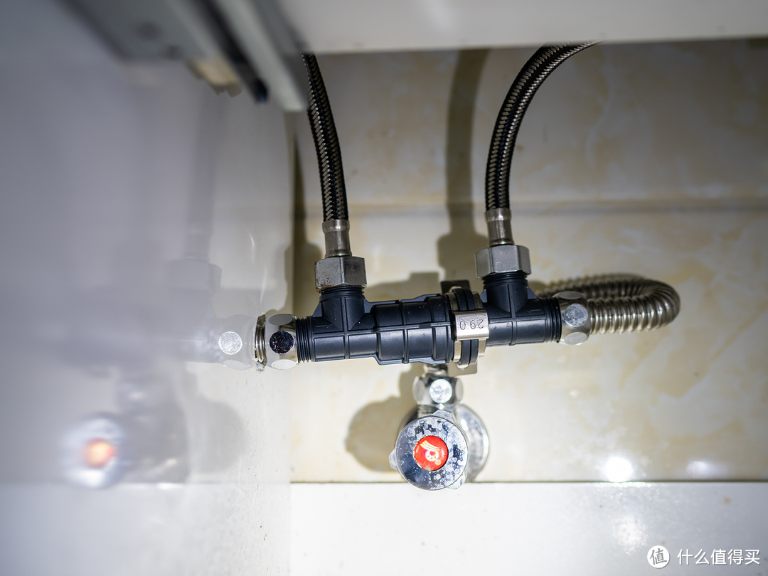拆掉电热水器安装佳尼特恒星T20燃气热水器，恒温、零冷水体验爽爆了！