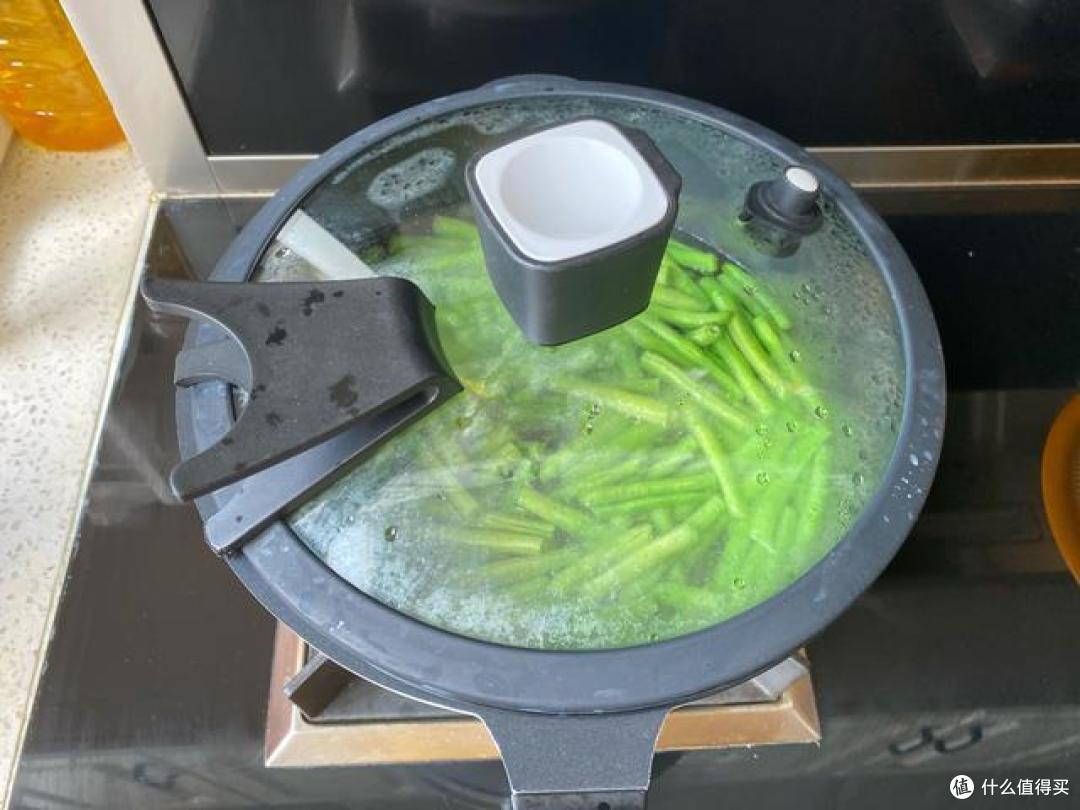 手把手教你凉拌豆角，鲜香美味又下饭，学会了做给家人吃吧