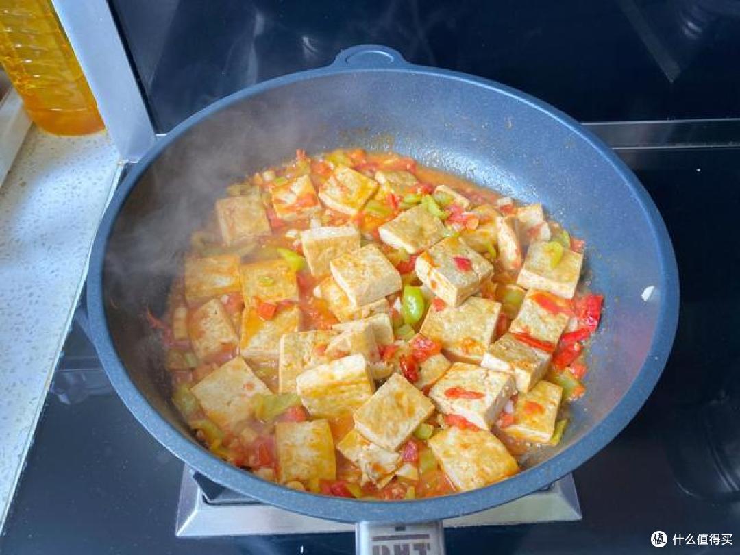 豆腐还喜欢油炸或煎烤吗？教你这样做美味又下饭，给肉都不换