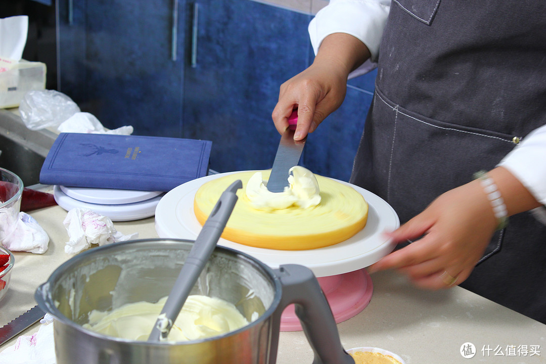 熬乐多+烤箱，烘焙小白也能做出完美的草莓奶油蛋糕