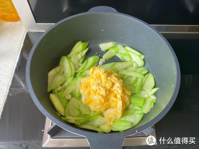 夏天最该吃的不是黄瓜而是此瓜,清香脆嫩又美味,全家都爱吃