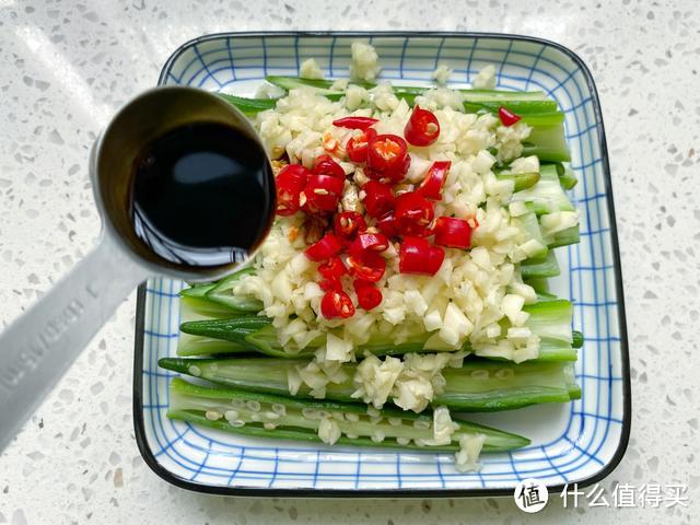 最好吃的凉拌菜不是黄瓜而是它，清香脆嫩又爽口，夏天最营养