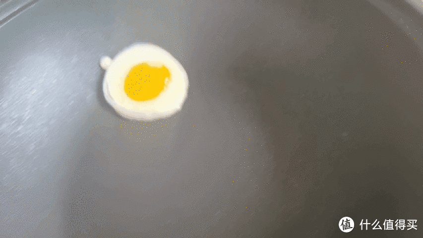 煎蛋也能在锅中跳起华尔兹，不粘锅新体验