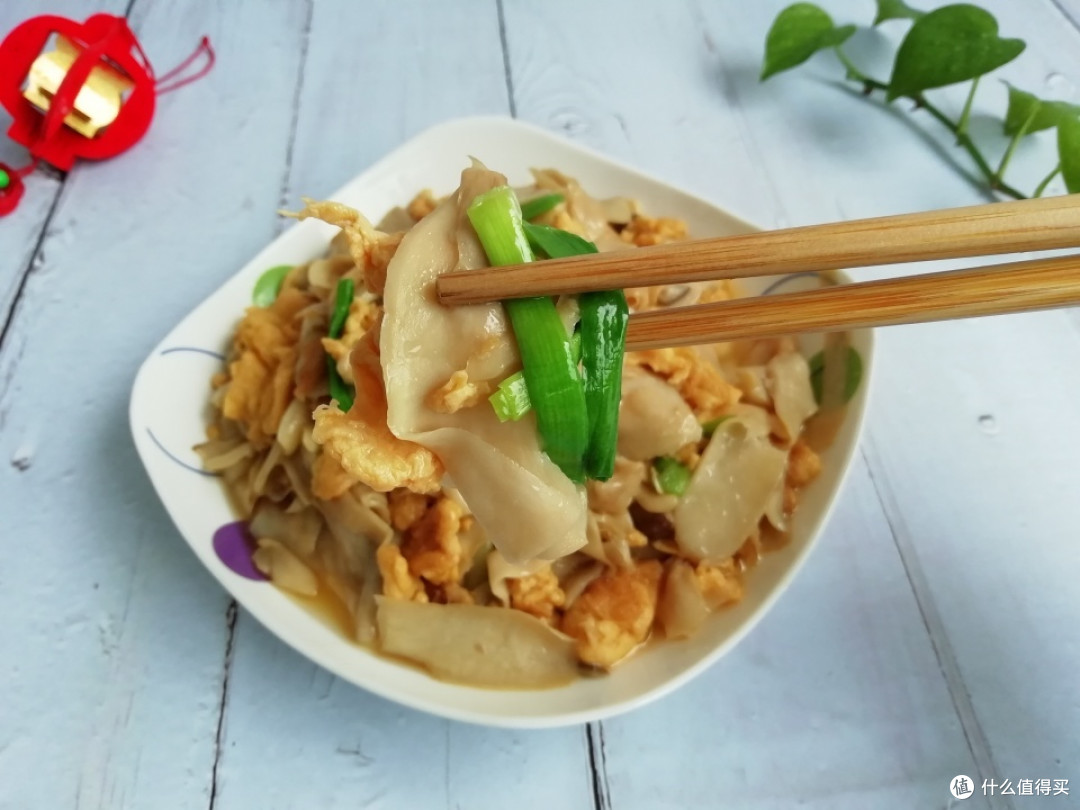 鸡蛋和它是绝配，5分钟出锅，宁可不吃肉也要吃它，好吃不贵！