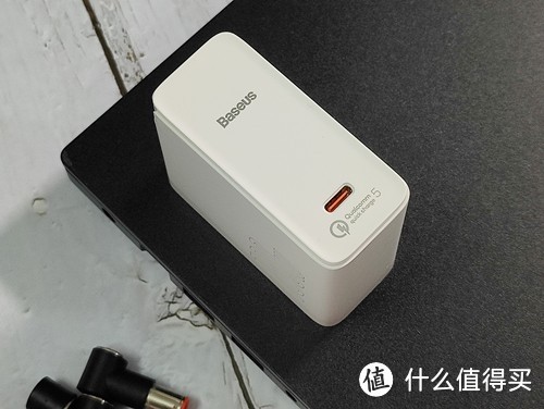 告别每天负重前行的上班之旅,倍思QC5百瓦充电器一线多充