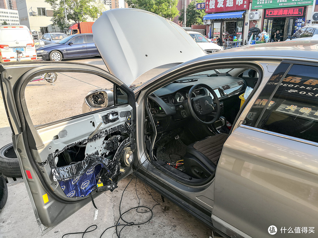 这时候我还顺便自己动手装了一套360全景泊车，有需要的话下一篇我可以发个流程。