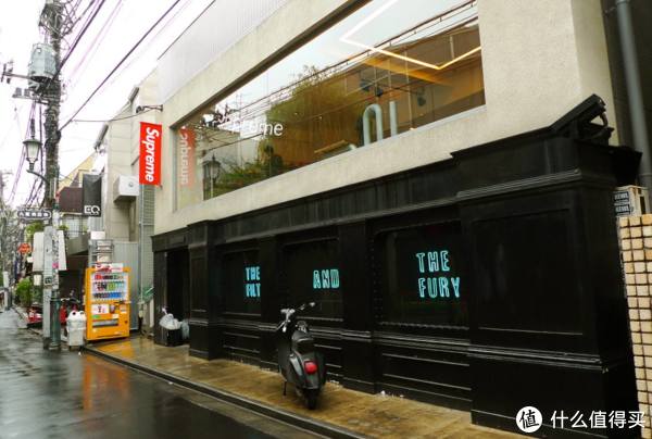 里原宿的一带潮店临立。