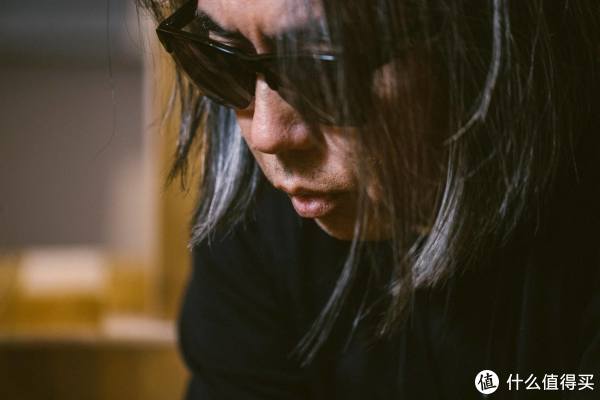 问藤原浩未来的潮流发展将会是如何，他就认为未必将会再是由时装去主导，反而科技和医疗等范畴才是未来主调。