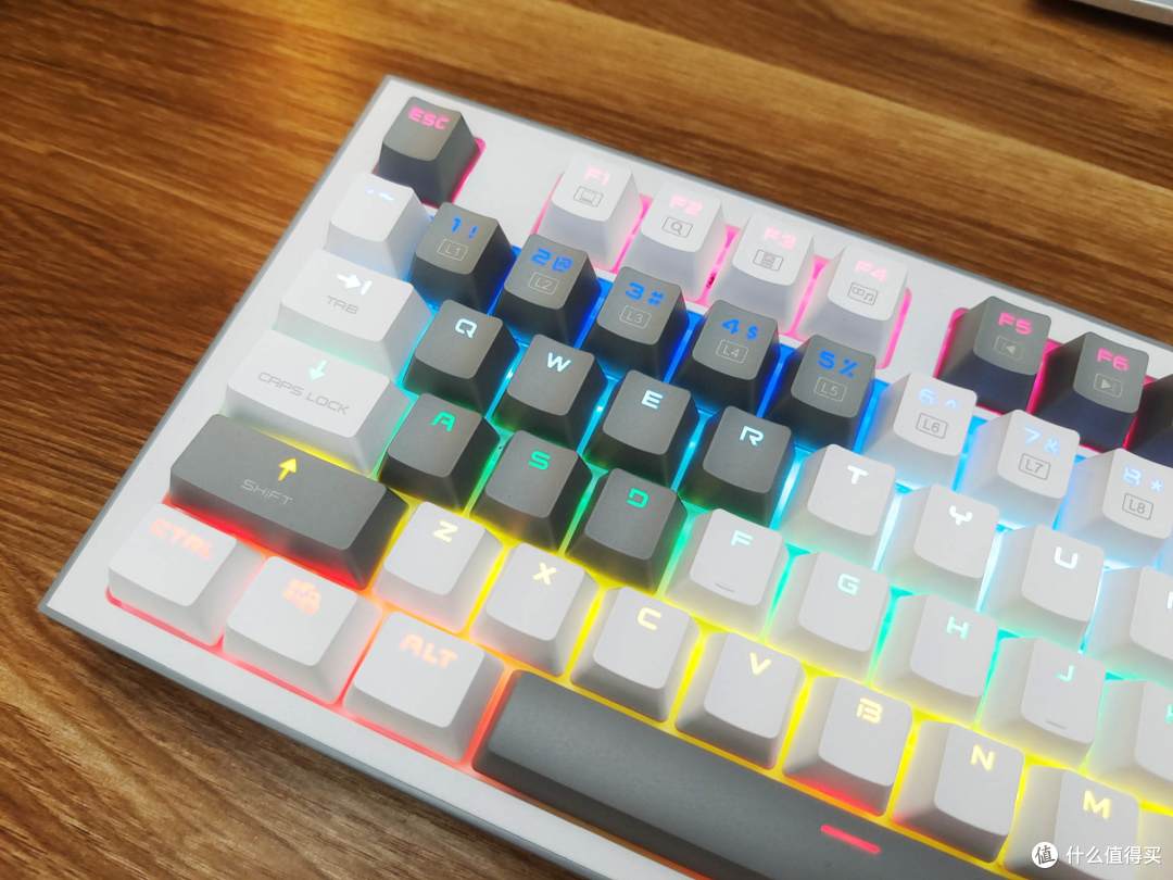 618有活动配色好支持rgb灯效超喜欢的青轴机械键盘哦