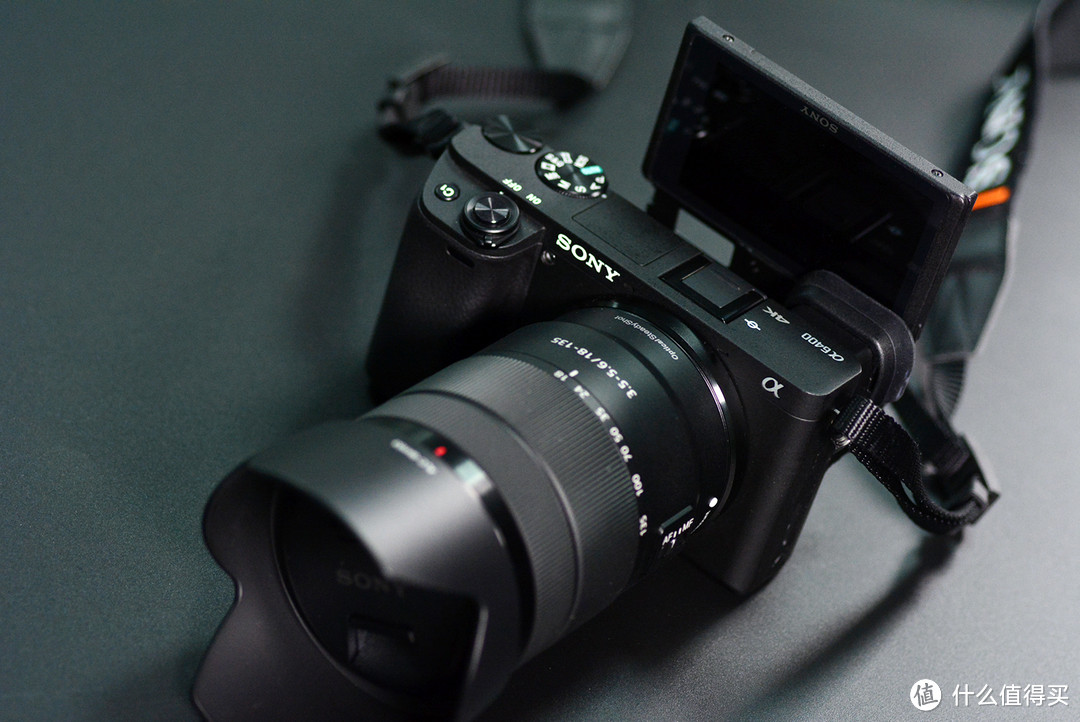 视频与拍照兼顾的微单相机：索尼A6400，4K画质更优秀