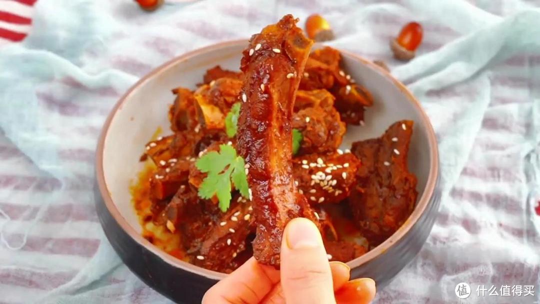 电饭煲焖排骨，轻轻松松就能脱骨，软烂入味