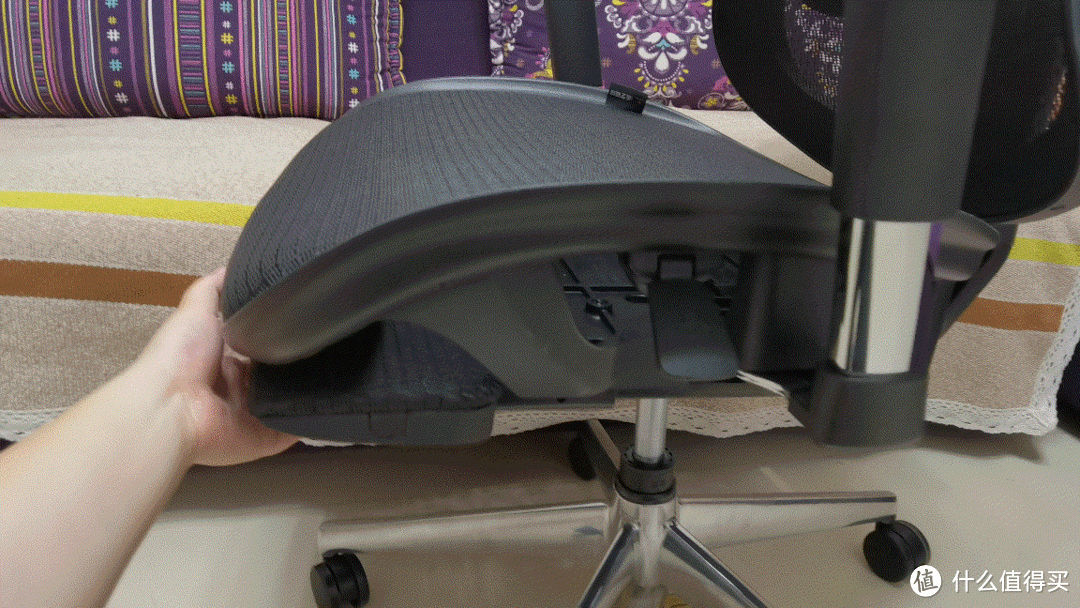 永艺D1人体工学椅，为舒适办公加持