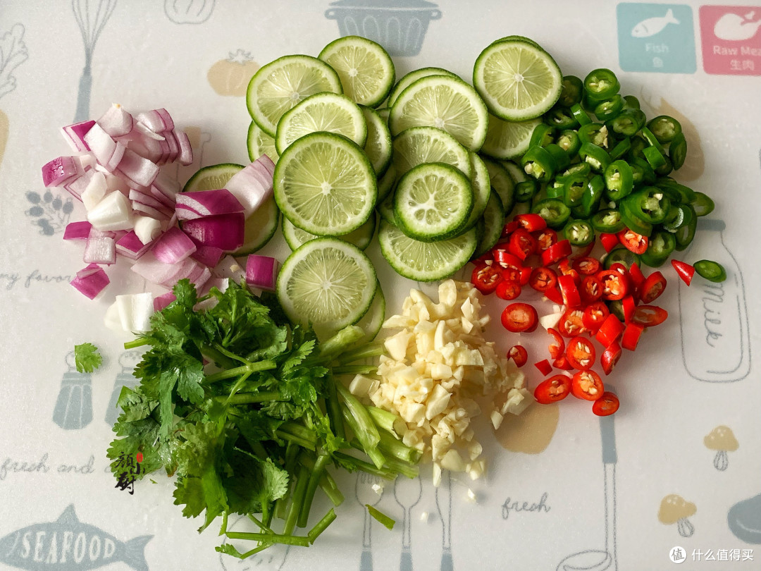 大虾不要直接水煮了，教你新吃法，酸辣开胃，一次一盘不够吃