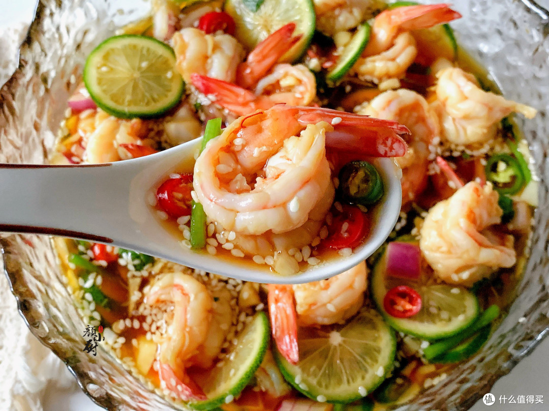 大虾不要直接水煮了，教你新吃法，酸辣开胃，一次一盘不够吃