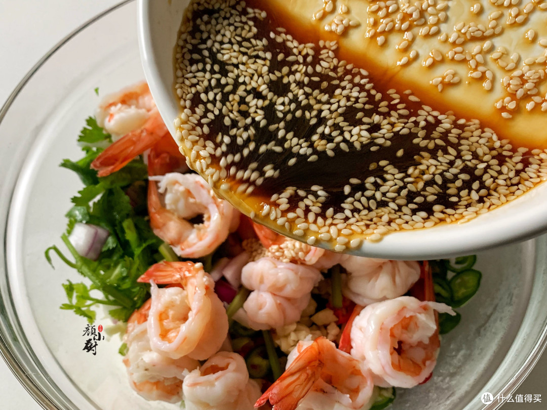 大虾不要直接水煮了，教你新吃法，酸辣开胃，一次一盘不够吃