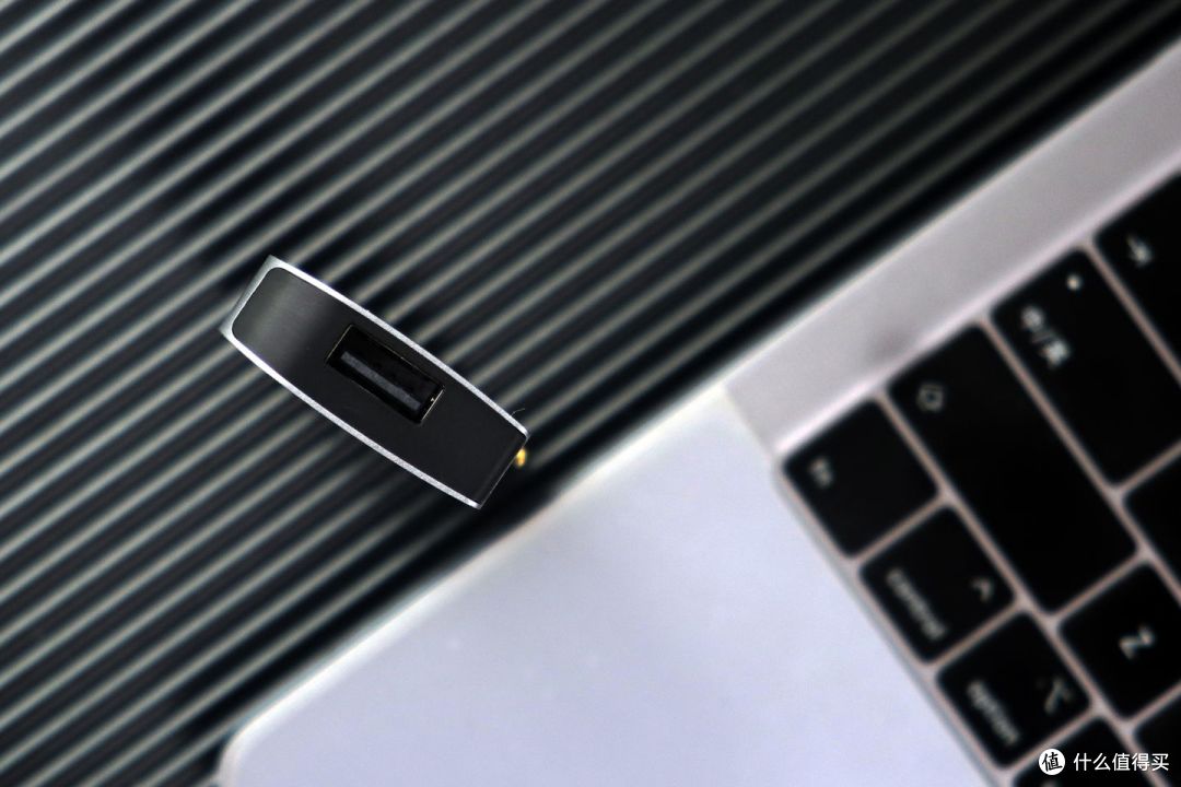 专属设计 贴心使用——Orico/奥睿科MacBook多功能扩展坞体验