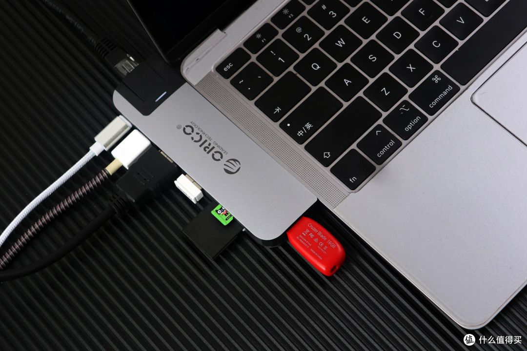 专属设计 贴心使用——Orico/奥睿科MacBook多功能扩展坞体验